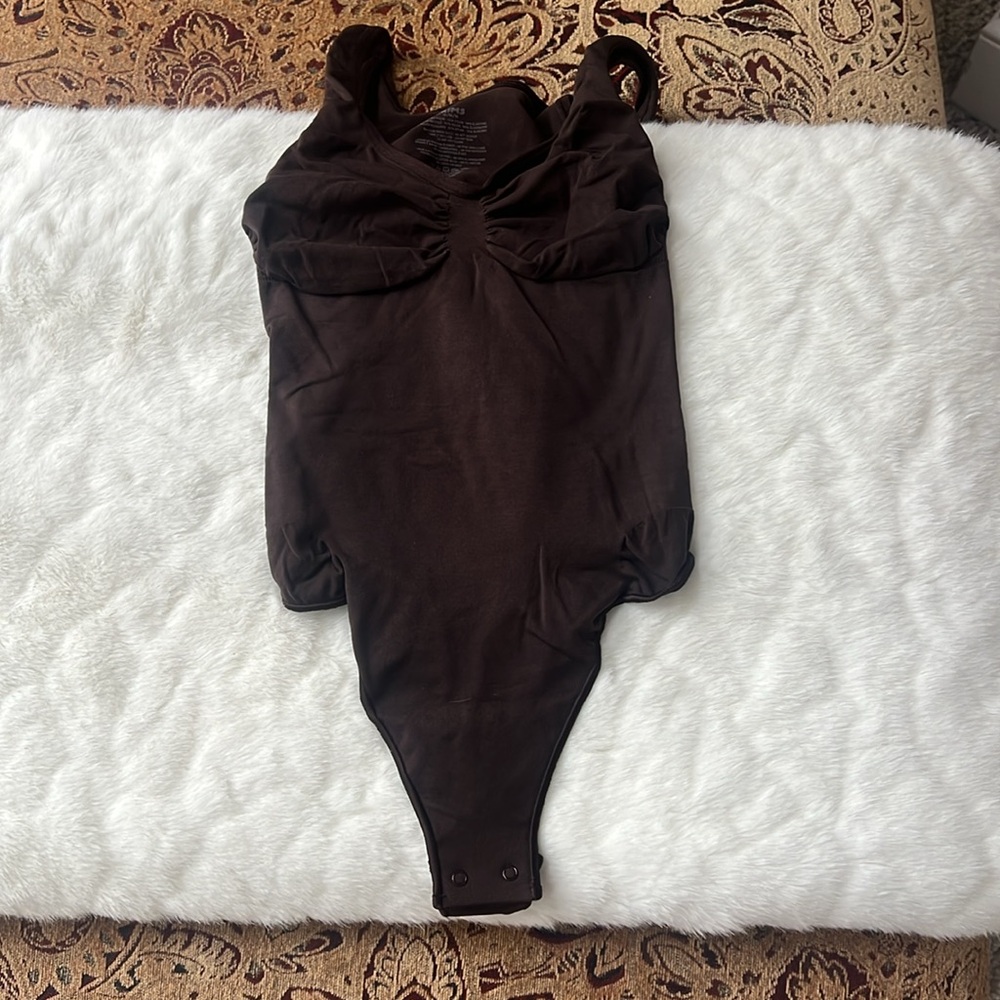Skims scoop neck thong bodysuit - Picture 5 of 7